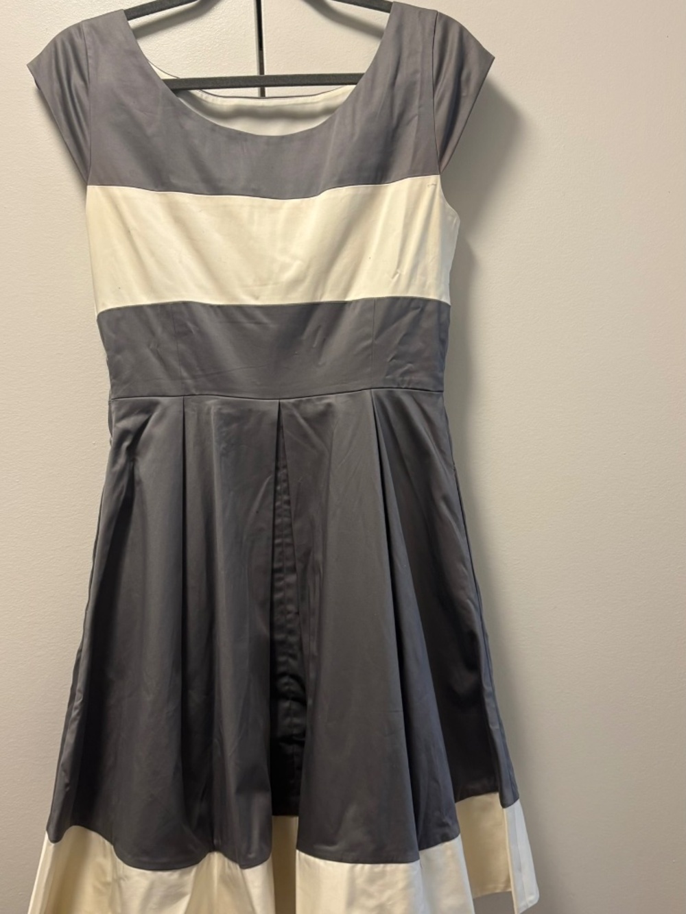 Kate Spade cap sleeve grey & white dress